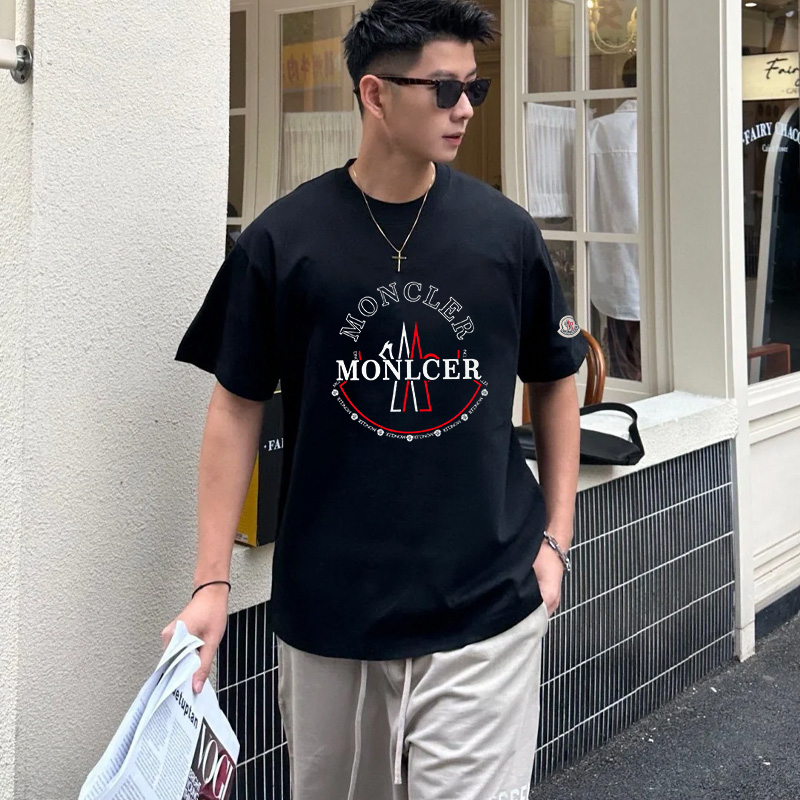 パリ直営店！【MONCLER】Archive グラフィックロゴTシャツ☆２色 MONCLER モンクレール Tシャツ 8C00011 89AJS メンズ クルー
