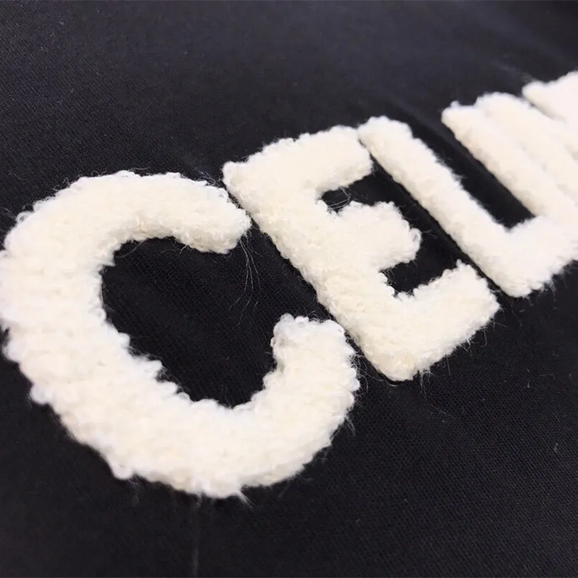 『S-L』クラシック シンプル コーデしやすい 綿100%生地 快適 定番ロゴレター タオル刺繍 Tシャツ