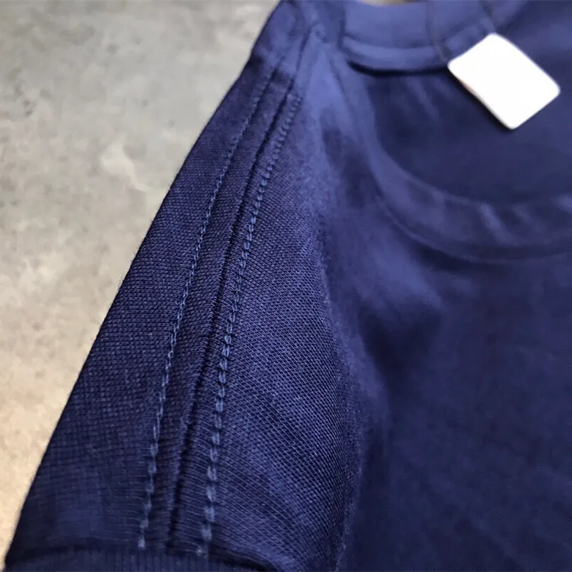 『フリーサイズ』クルーネック綿リブ 肩ダブルステッチ 綿100% 快適 ペイズリー プリント Tシャツ