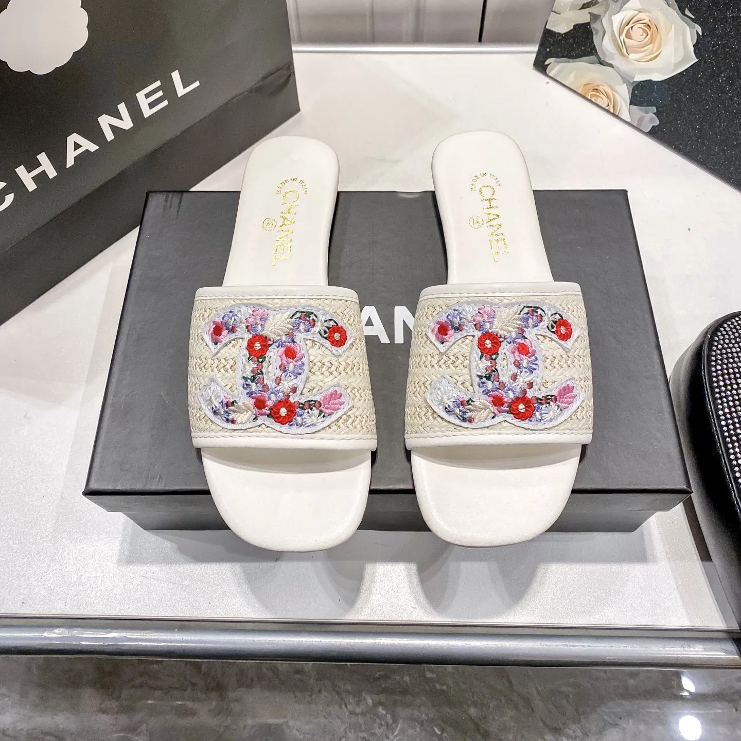 『35-41』新発売  気質満点 取り入れたい 夏 涼感 軽量 おしゃれ クッション性 ユニーク サンダル