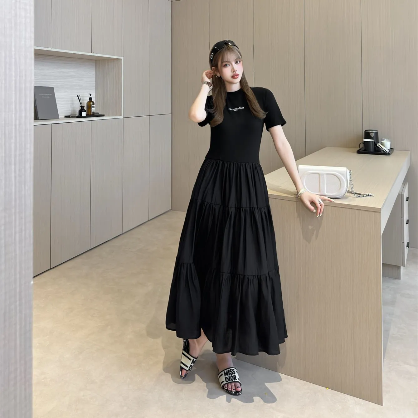 『S-L』上品 汎用 黒 美しいパネルスカート 刺繍 レタリング アクセント パッチワーク 半袖 ロングワンピース
