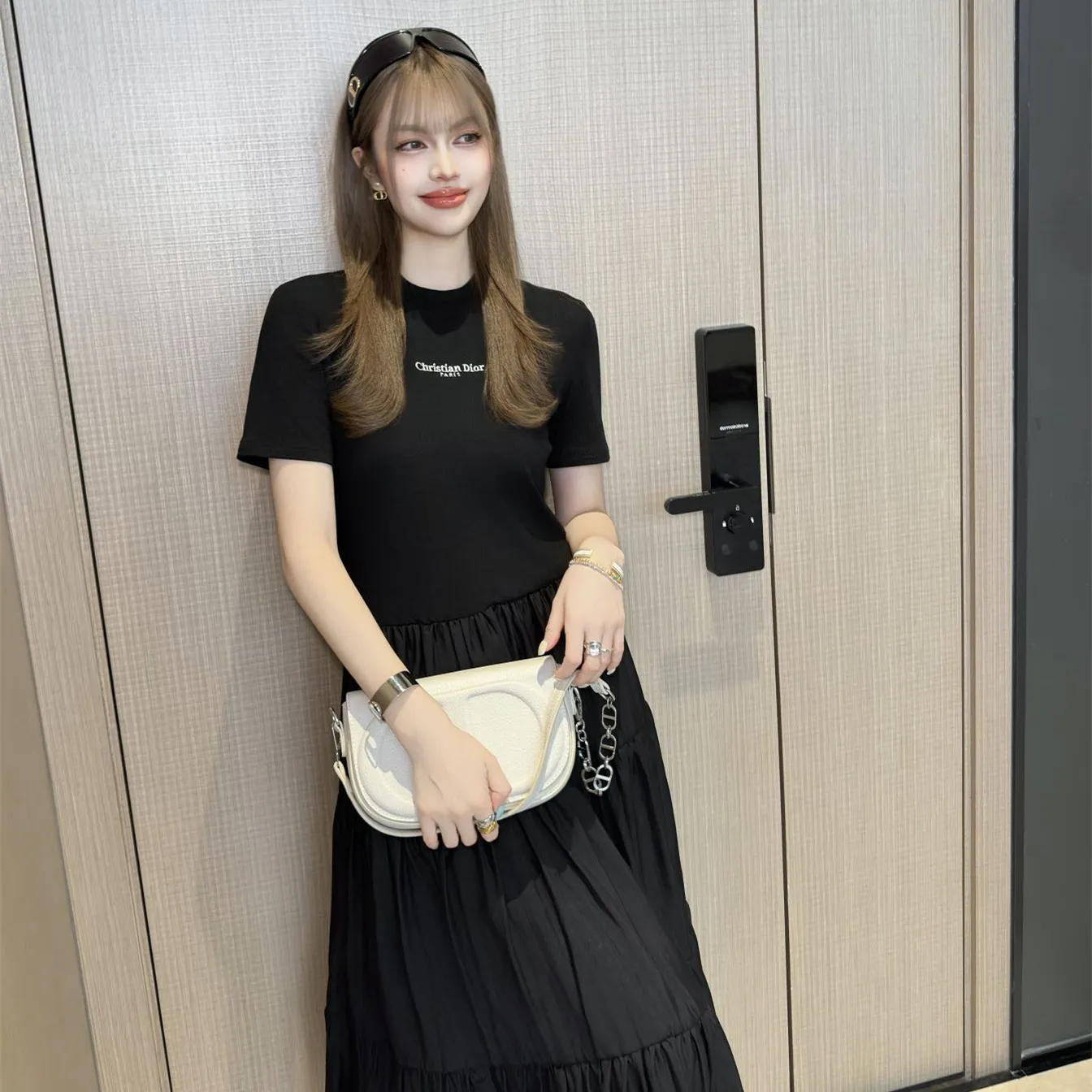 『S-L』上品 汎用 黒 美しいパネルスカート 刺繍 レタリング アクセント パッチワーク 半袖 ロングワンピース