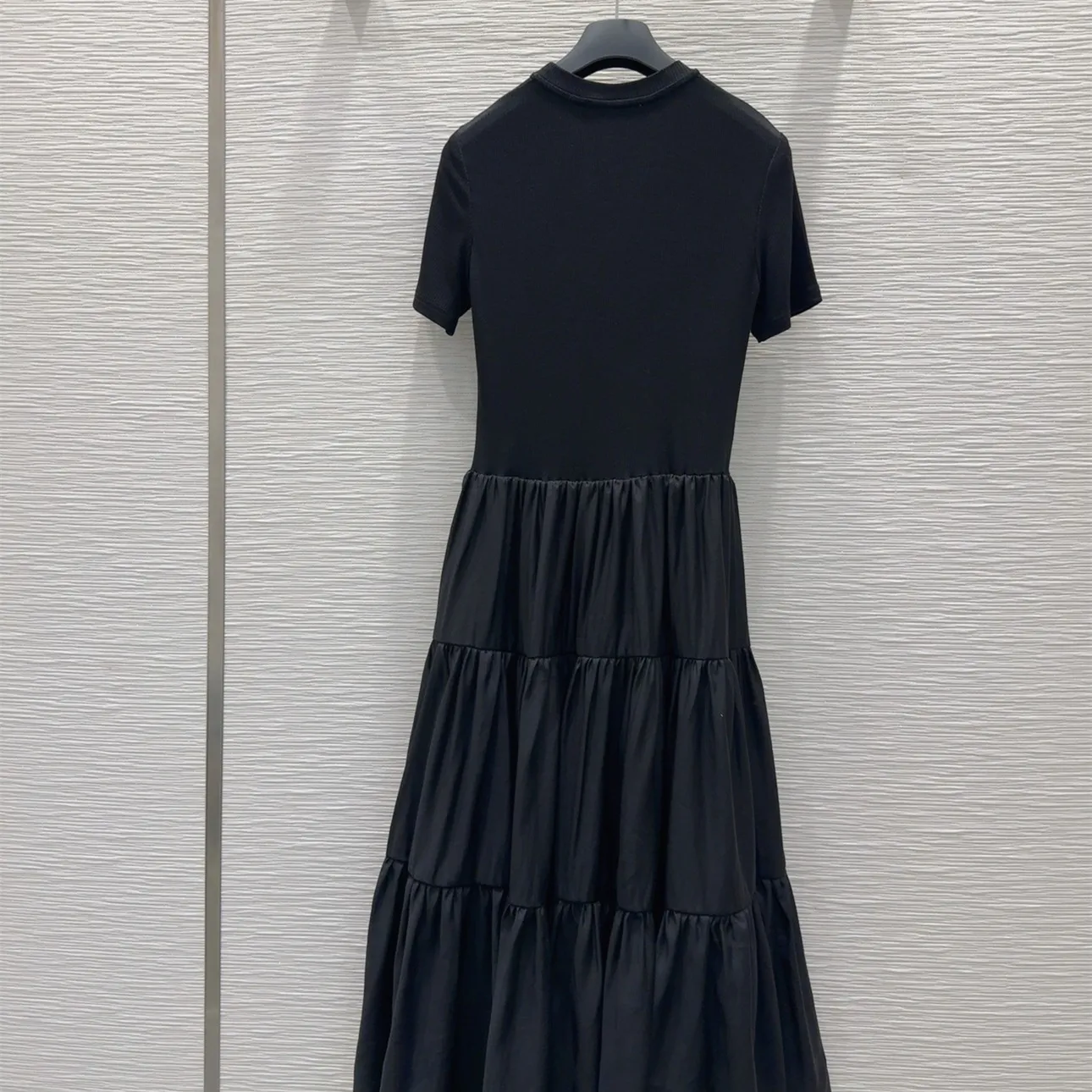 『S-L』上品 汎用 黒 美しいパネルスカート 刺繍 レタリング アクセント パッチワーク 半袖 ロングワンピース