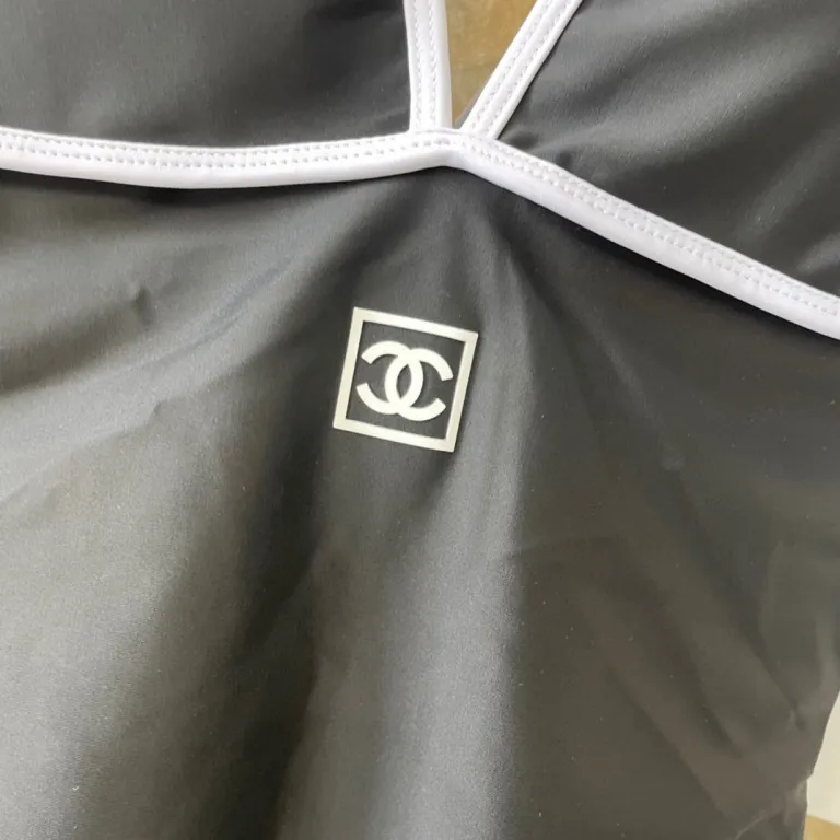 【S-XL】好感度100％ おすすめ 速乾性ゴム 通気性と快適性 背中が開いたワンピース水着
