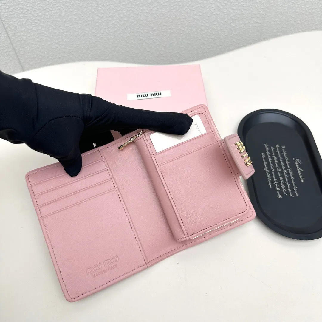 多収納 仕切り付き 多機能 クラシック カード収納が多い 財布