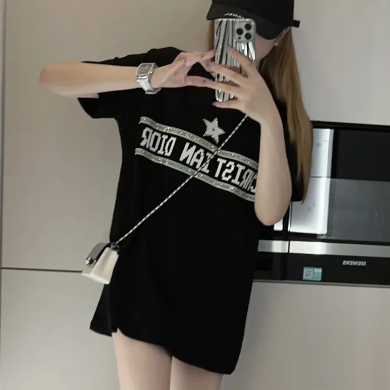 『フリーサイズ』2色選べる 憧れ デートの服装 高級感と質感 着心地良い Tシャツ